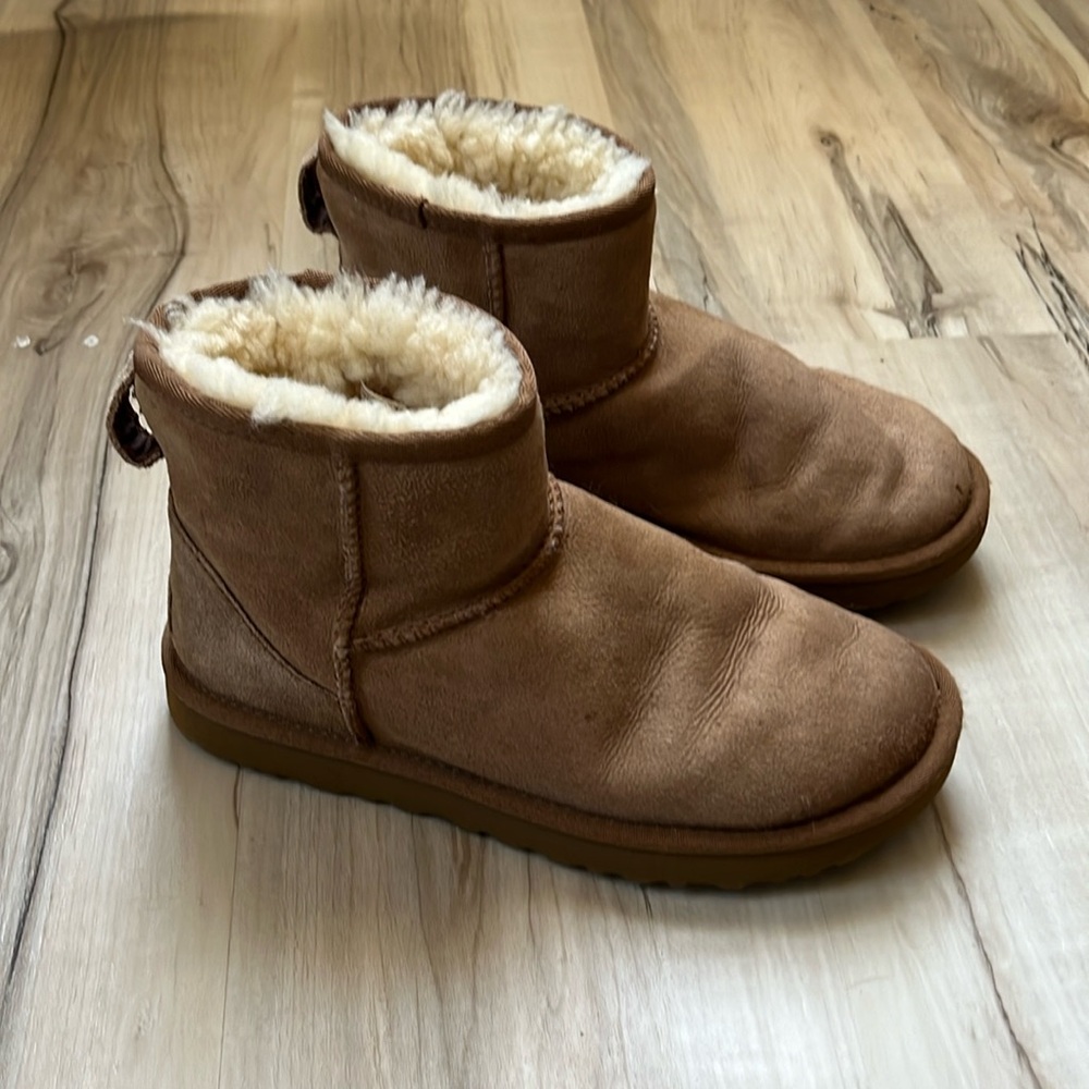 UGG Classic Mini II Size 6